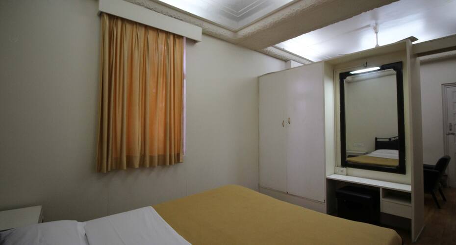 Mayur Deluxe Hotel, Pune 5